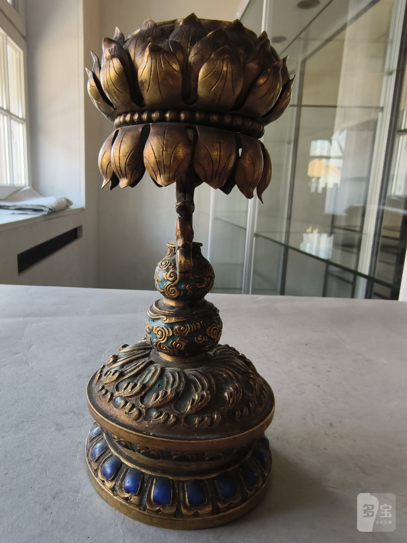 A Buddhist altar emblem made of fire-gilt copper with enamel decoration and lotus for incense sticks - 图13